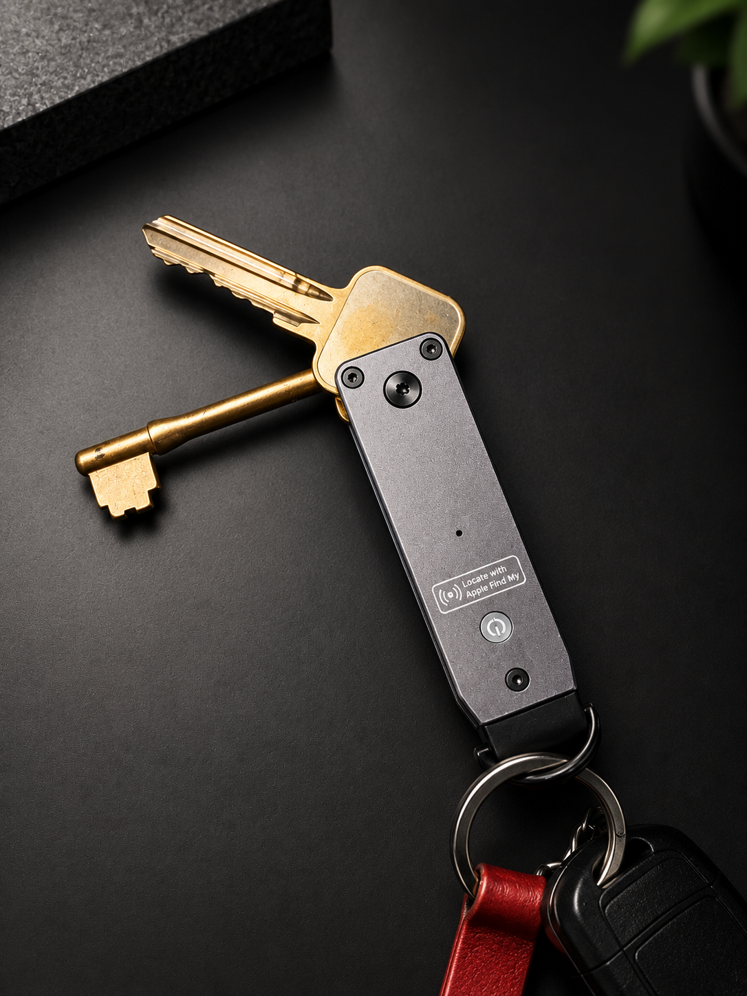 ROKEY key organiser with keys on a dark surface
